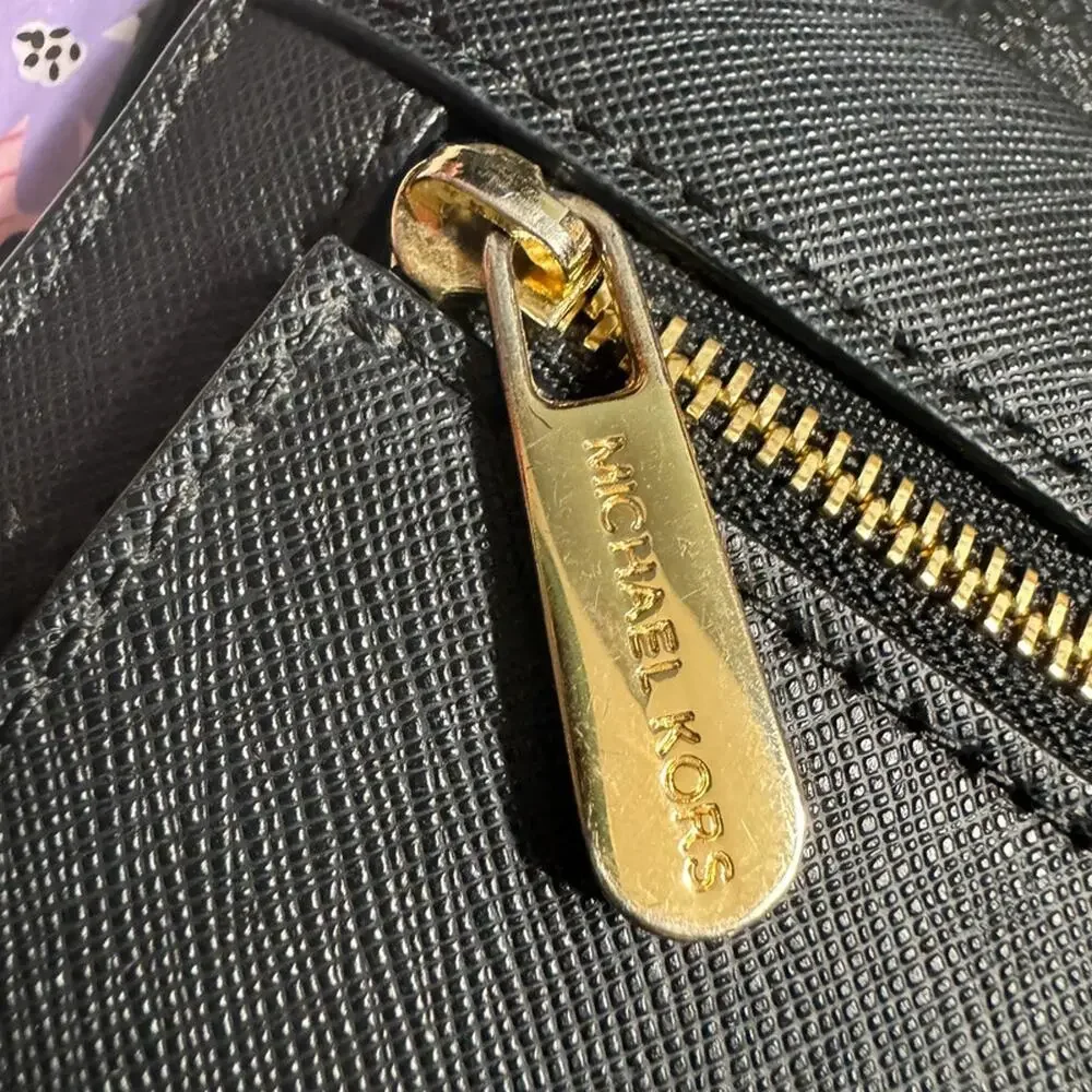 D18. Michael Kors Black Jet Set Wallet Full Size - Picture 2 of 9